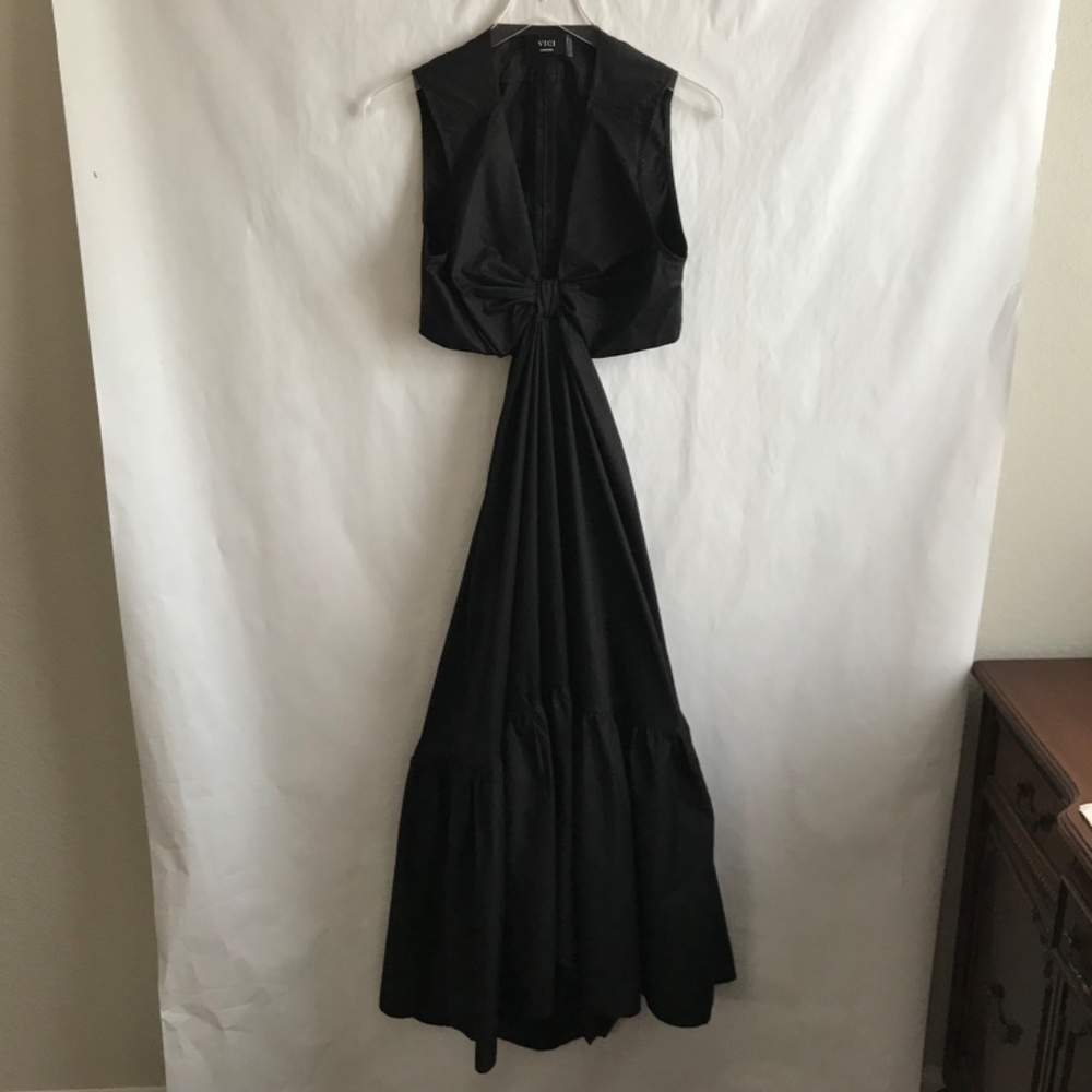 VICI Cut-Out Twist Knot V-Neck Black Maxi Dress M A-Line Tiered High Low Skirt - Picture 2 of 11